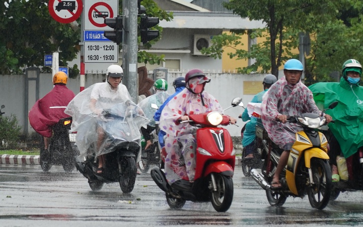 Đà Nẵng lập 3 Sở Chỉ huy tiền phương ở phía Tây, Nam và trung tâm để phòng chống bão số 12 - Ảnh 1.