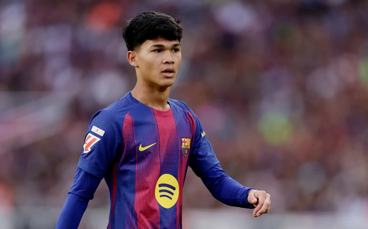 Xuất hiện ngôi sao 17 tuổi 'ngoại hình Messi, đá hay như Yamal' - Ảnh 3.