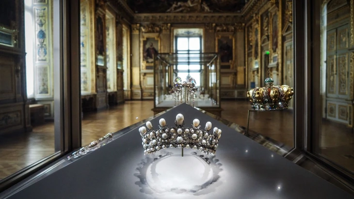 Bảo tàng Louvre mở cửa trở lại sau vụ trộm thế kỷ - Ảnh 4.