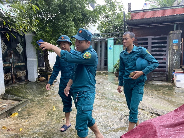 Quân khu 5 huy động xe thiết giáp, ca nô, trực 100% quân số ứng phó bão Thần Gió - Ảnh 2.