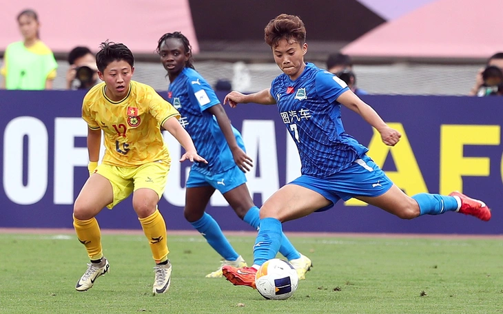 HLV Minh Phương bất lực trước ngoại binh Thaileon - Ảnh 3.