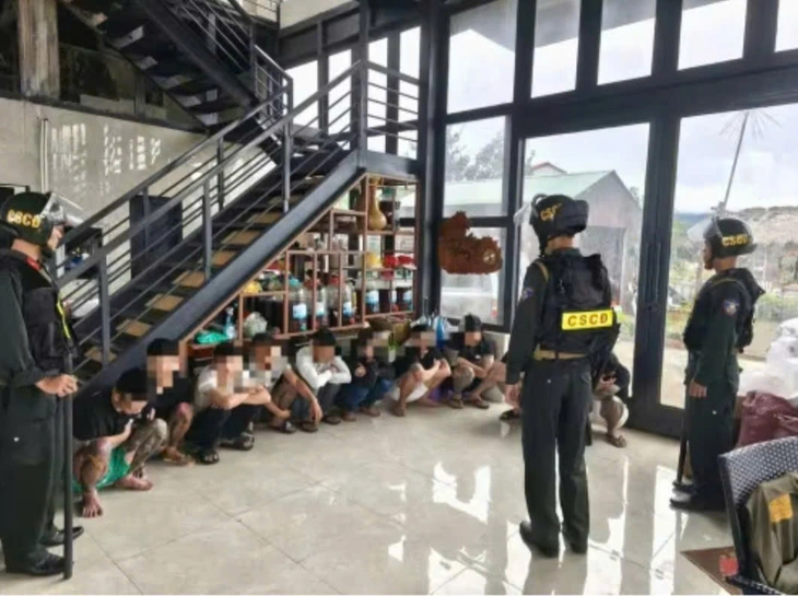 Cảnh sát ập vào tiệc sinh nhật, phát hiện 'tiệc ma túy' ở Măng Đen - Ảnh 2.
