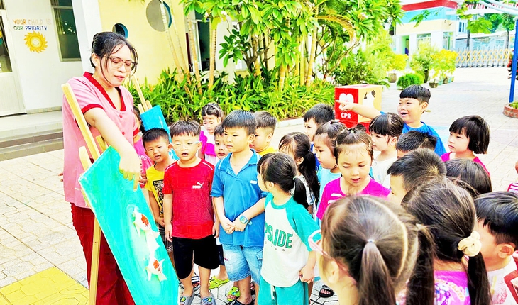 Cô trò trường mầm non đứng ngoài chính sách hỗ trợ: Do trường không nằm trong khu công nghiệp - Ảnh 1. mầm non - Ảnh 1.
