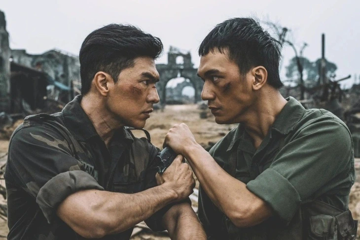 Mưa đỏ - Ảnh 1.