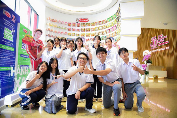 Cùng học sinh Trường THPT Ten Lơ Man khám phá Acecook- Ảnh 6. Cùng học sinh Trường THPT Ten Lơ Man khám phá Acecook- Ảnh 6.