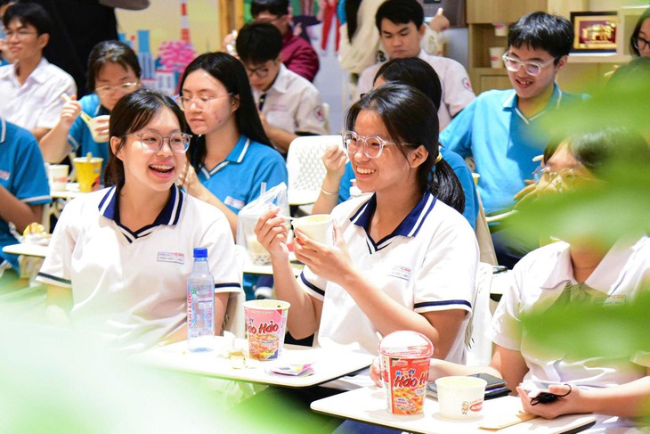 Cùng học sinh Trường THPT Ten Lơ Man khám phá Acecook- Ảnh 8. Cùng học sinh Trường THPT Ten Lơ Man khám phá Acecook- Ảnh 8.