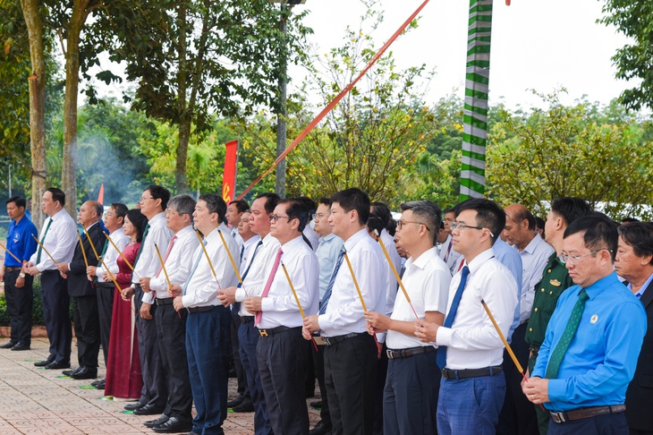 96 năm - từ dòng mủ trắng đến sức mạnh xanh của ngành cao su Việt Nam - Ảnh 1.