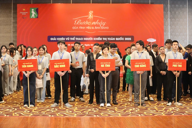 VĐV khiếm thị tỏa sáng ở Giải khiêu vũ thể thao toàn quốc - Ảnh 1.