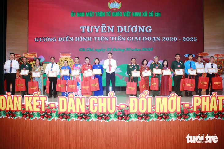 Tuyên dương cụ ông 87 tuổi ở Củ Chi hiến 400m² đất để làm đường - Ảnh 4.