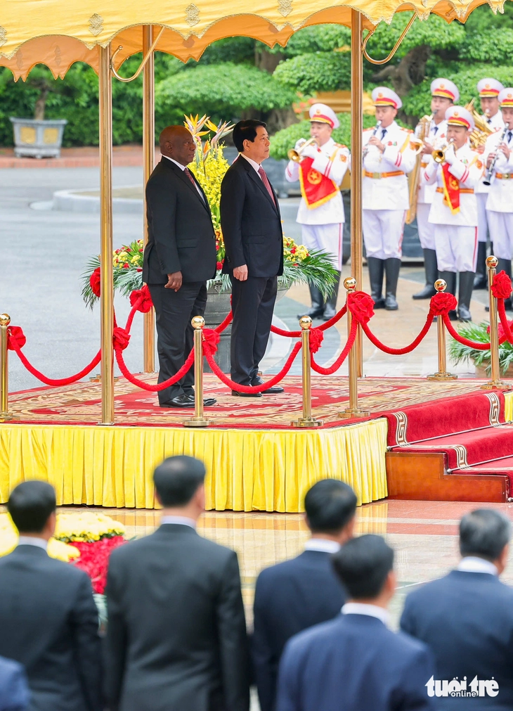 Chủ tịch nước Lương Cường chủ trì lễ đón Tổng thống Nam Phi - Ảnh 6.