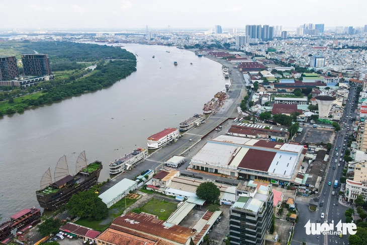 Mở rộng đường Nguyễn Tất Thành hướng ra sông Sài Gòn, 60% khu Bến Nhà Rồng dành cho công viên - Ảnh 1.
