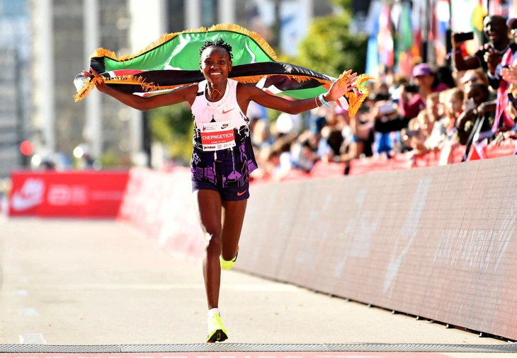 Kỷ lục gia marathon thế giới Ruth Chepngetich bị cấm thi đấu 3 năm vì sử dụng doping - Ảnh 1.