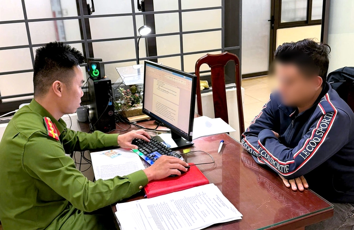 Phạt hành chính người đàn ông đánh thanh niên, bắt quỳ giữa đường ở Đắk Lắk - Ảnh 1.