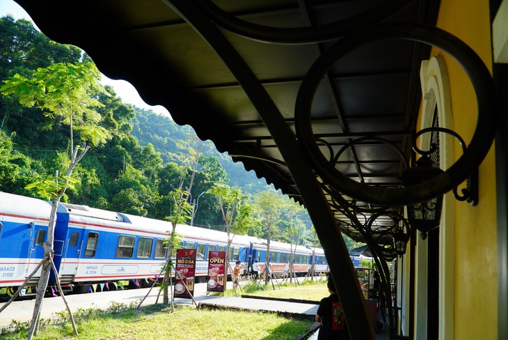 Tạm dừng đôi tàu di sản nối Huế với Đà Nẵng do mưa bão - Ảnh 1.