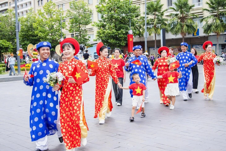 Một lần trong đời khoác áo cô dâu - Ảnh 1. lễ cưới tập thể - Ảnh 1.