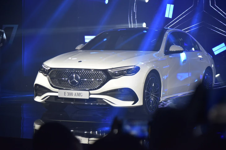 Mercedes-Benz E-Class - Ảnh 4.