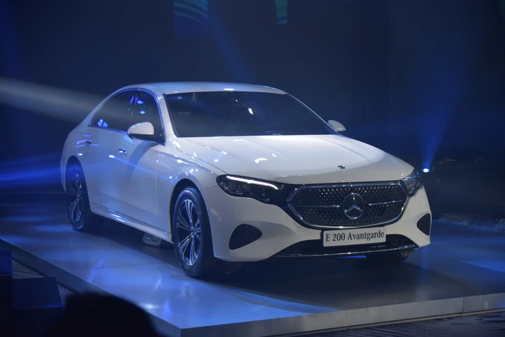Mercedes-Benz E-Class - Ảnh 5.