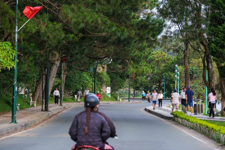Đóng phố đi bộ dọc hồ Xuân Hương Đà Lạt vì... ít khách đi bộ- Ảnh 3. đà lạt - Ảnh 3.