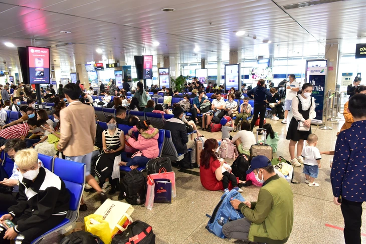Mua vé máy bay kèm... nỗi lo delay - Ảnh 1. delay - Ảnh 1.