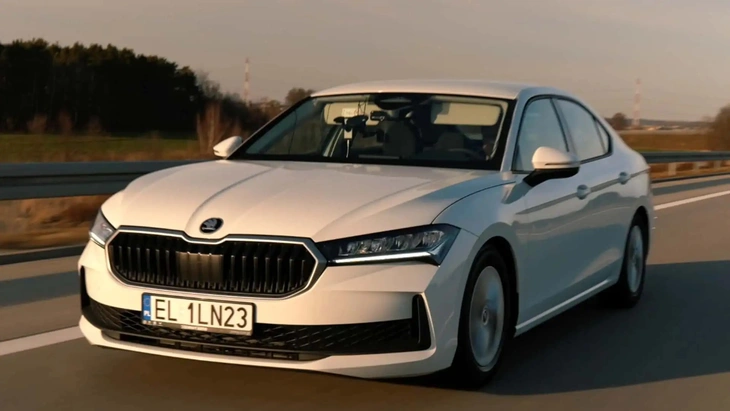 Skoda Superb - Ảnh 1.