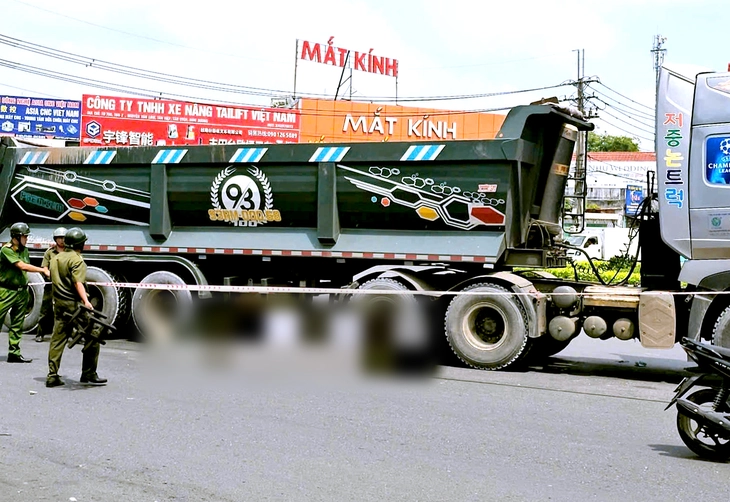 Hai cô gái tử vong sau va chạm với xe ben đầu kéo ở vòng xoay Tân Hiệp - Ảnh 1.