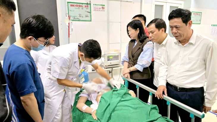 Vụ tấn công nhiều người ở Bệnh viện Sản Nhi Nghệ An: Các nạn nhân đã qua cơn nguy kịch - Ảnh 1.