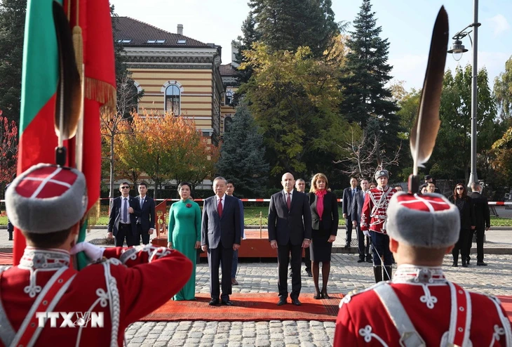 Lễ đón trọng thể Tổng Bí thư Tô Lâm tại Bulgaria - Ảnh 1.
