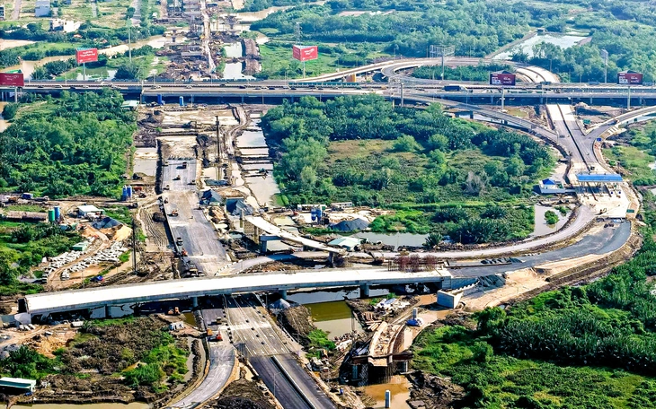 Ban Giao thông TP.HCM: Nhánh A cầu cạn vành đai 3 bị lún khoảng 35m - Ảnh 2.