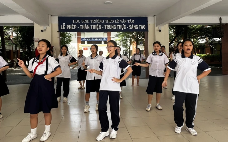 Thi vào lớp 10 quá 'căng': Bỏ thi, chuyển sang xét tuyển được không? - Ảnh 2.