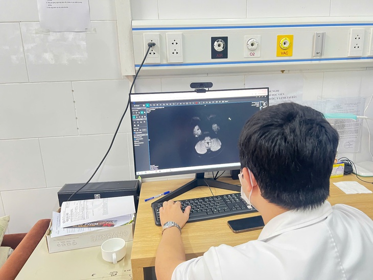 Thiếu niên 15 tuổi tổn thương não vì ngộ độc thuốc lá điện tử chứa ma túy - Ảnh 1. Thiếu niên 15 tuổi tổn thương não vì ngộ độc thuốc lá điện tử chứa ma túy - Ảnh 1.