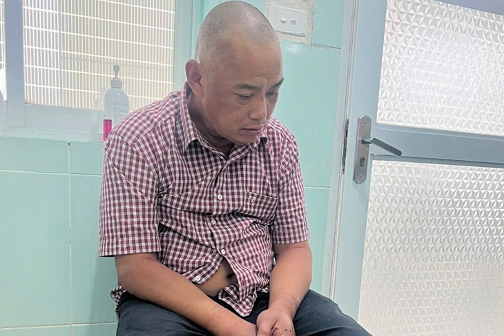 Giải cứu cháu bé bị khống chế, đại úy công an bị đâm trọng thương - Ảnh 1. Khống chế cháu bé, đâm trọng thương đại úy công an tham gia giải cứu - Ảnh 1.