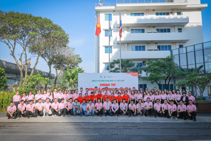 đồng bào vùng lũ - Ảnh 4.