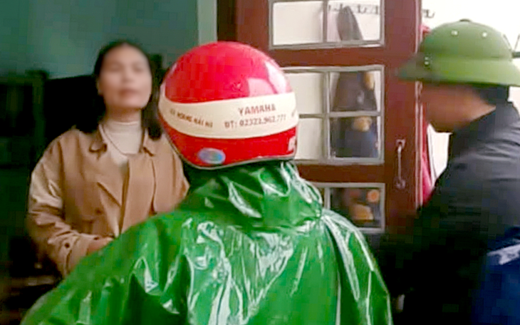 Nữ hiệu phó 'vụ học sinh ngộ độc' mở phòng làm việc khi đang bị đình chỉ, phụ huynh phản ứng dữ dội - Ảnh 1.