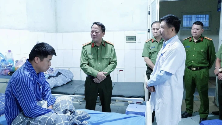 Giải cứu cháu bé bị khống chế, đại úy công an bị đâm trọng thương - Ảnh 2. công an - Ảnh 2.
