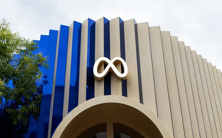 Amazon mạnh tay sa thải 16.000 nhân viên để chạy đua AI - Ảnh 2.