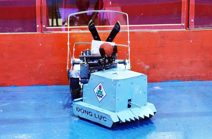 Những màn 'so găng' robot nghẹt thở: rượt đuổi, chạm trán, giành giật từng điểm số- Ảnh 6. Những màn 'so găng' robot nghẹt thở: Rượt đuổi, chạm trán, giành giật từng điểm số - Ảnh 6.