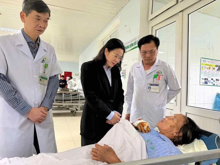 Chi tiết hành động của các nữ điều dưỡng giành bệnh nhi từ tay kẻ cầm dao truy sát - Ảnh 4. điều dưỡng - Ảnh 4.