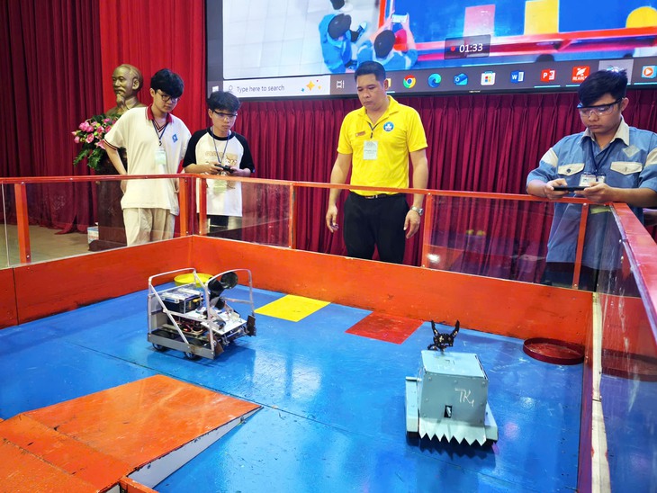 Những màn 'so găng' robot nghẹt thở: rượt đuổi, chạm trán, giành giật từng điểm số- Ảnh 1. robot - Ảnh 1.