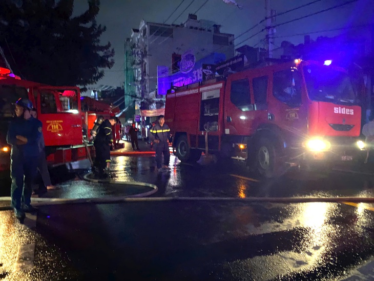 cháy cửa hàng - Ảnh 4.