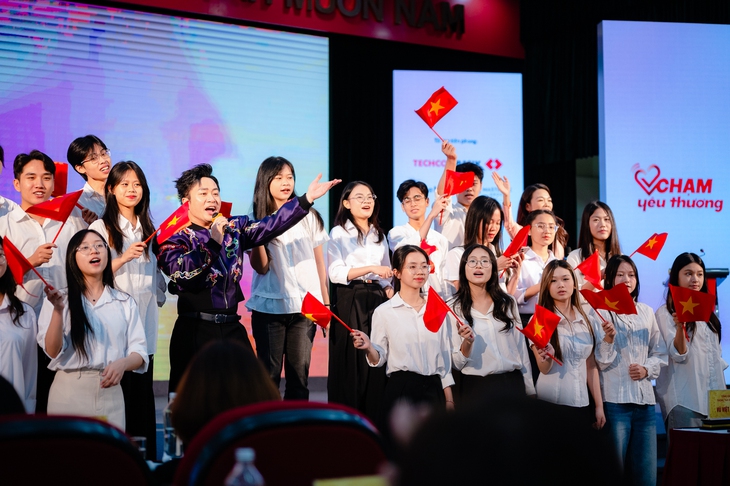 Chính thức ra mắt quỹ từ thiện Chạm Yêu Thương - Ảnh 4.