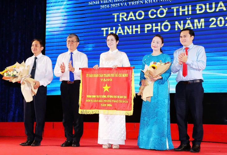 TP.HCM triển khai nhiều giải pháp ngăn chặn bạo lực học đường- Ảnh 1. TP.HCM triển khai nhiều giải pháp ngăn chặn bạo lực học đường - Ảnh 1.