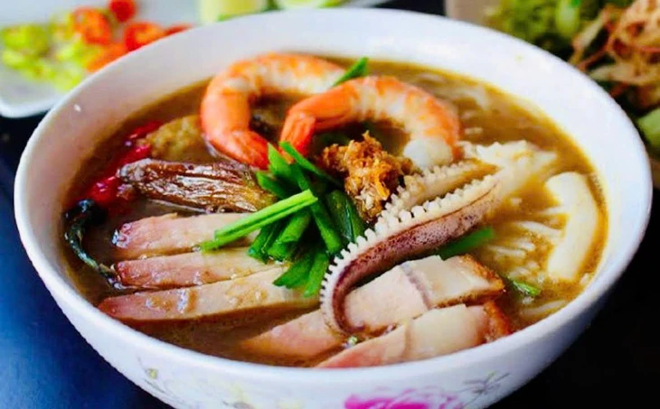 Bún mắm, bún chả, bánh tằm bì bỗng nhiên đông khách bởi xu hướng 'ăn theo...' - Ảnh 3.