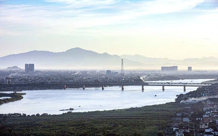 Hà Nội đề xuất phương án vị trí, hướng tuyến trục đại lộ cảnh quan sông Hồng - Ảnh 2.