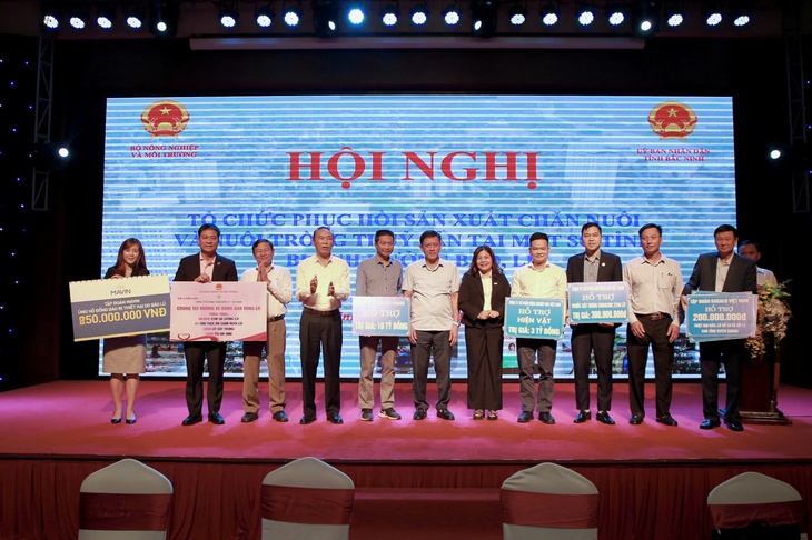 C.P. Việt Nam chung tay hướng về đồng bào vùng lũ - Ảnh 1.