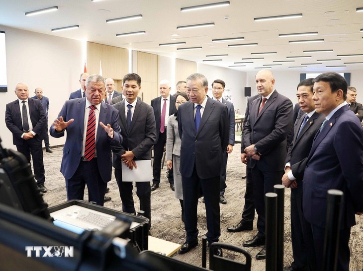 Tổng Bí thư Tô Lâm thăm công ty quốc phòng chuyên về drone của Bulgaria - Ảnh 3.