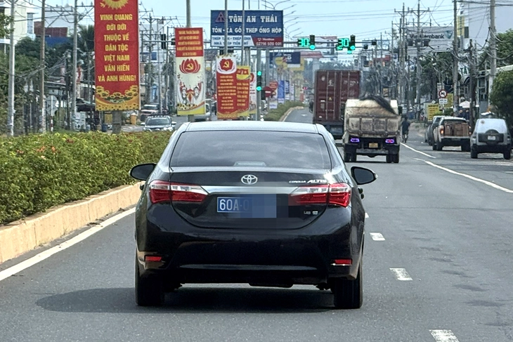 ô tô công vụ - Ảnh 1.