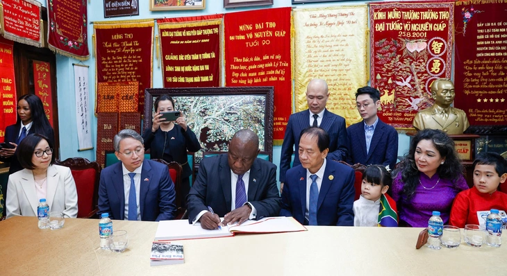 Tổng thống Nam Phi gặp Chủ tịch Quốc hội, thăm gia đình Đại tướng Võ Nguyên Giáp - Ảnh 4. Nam Phi - Ảnh 4.