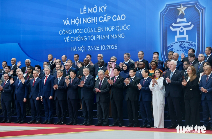 Chủ tịch nước Lương Cường đón lãnh đạo các nước, tổ chức tham dự lễ mở ký Công ước Hà Nội - Ảnh 3.