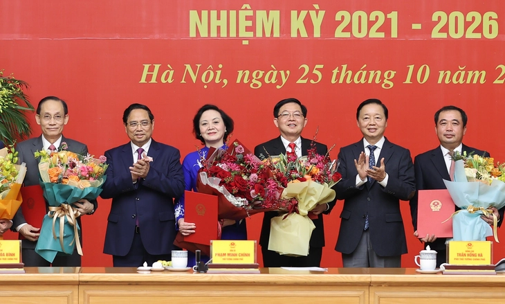 Thủ tướng trao quyết định bổ nhiệm các Phó thủ tướng, Bộ trưởng - Ảnh 1.