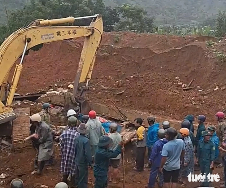 Sập móng nhà đang thi công gây thương vong cho 4 người trong gia đình hàng xóm- Ảnh 1. sập móng - Ảnh 1.